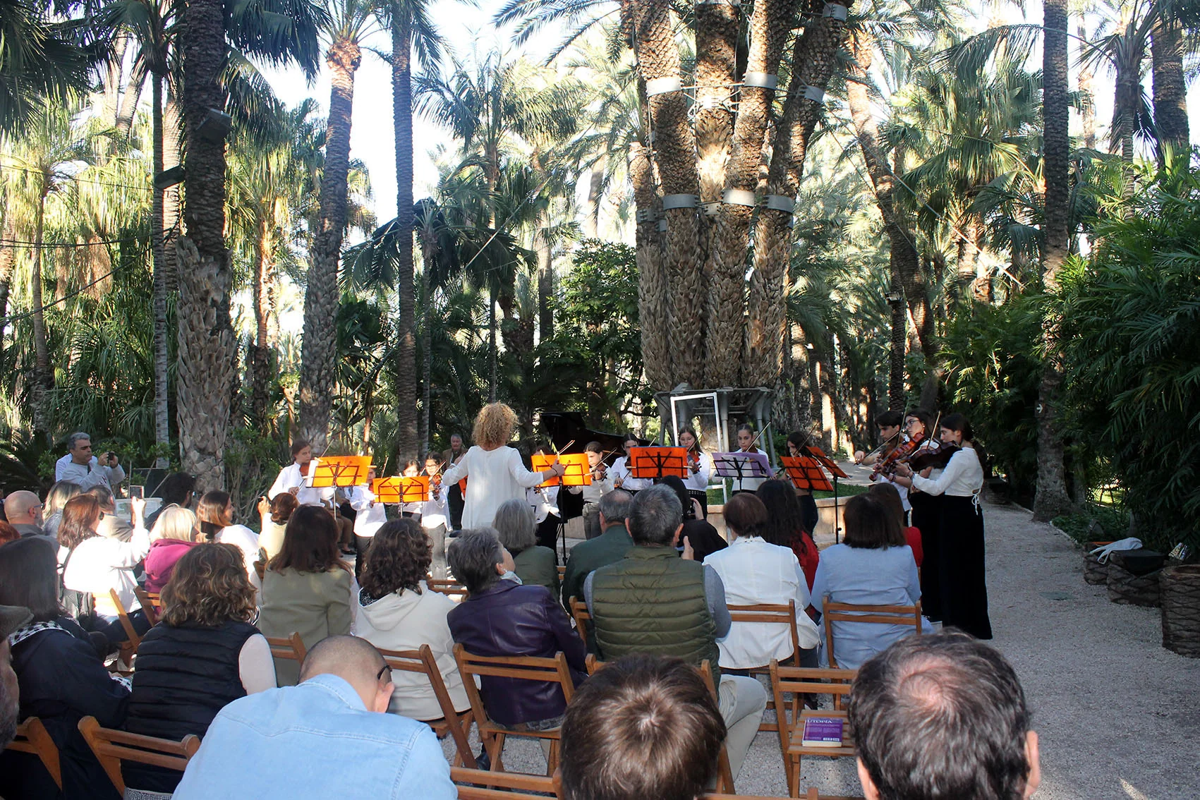 El Huerto del Cura acoge un concierto de los alumnos del Conservatorio de Elche
